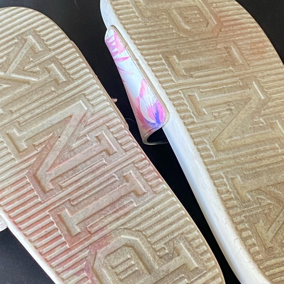 PINK Slides - Picture 3 of 3